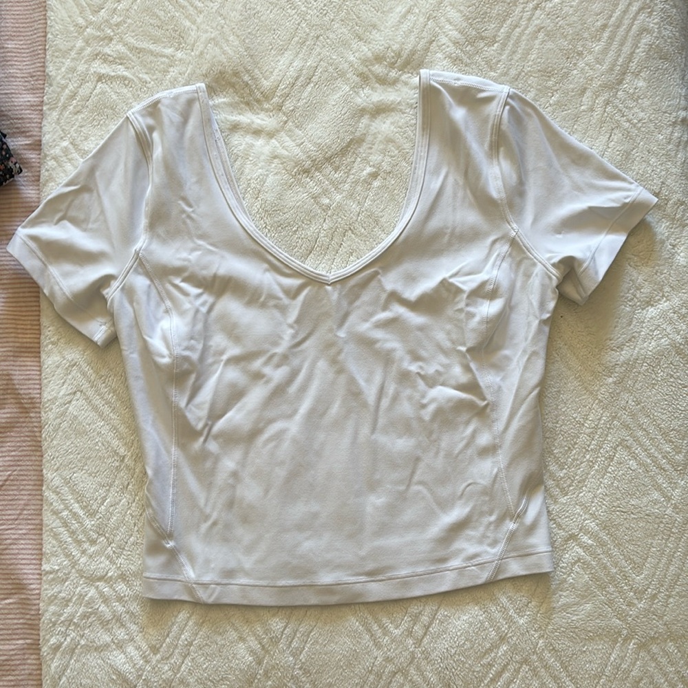 Lululemon women’s V-Neck Shirt